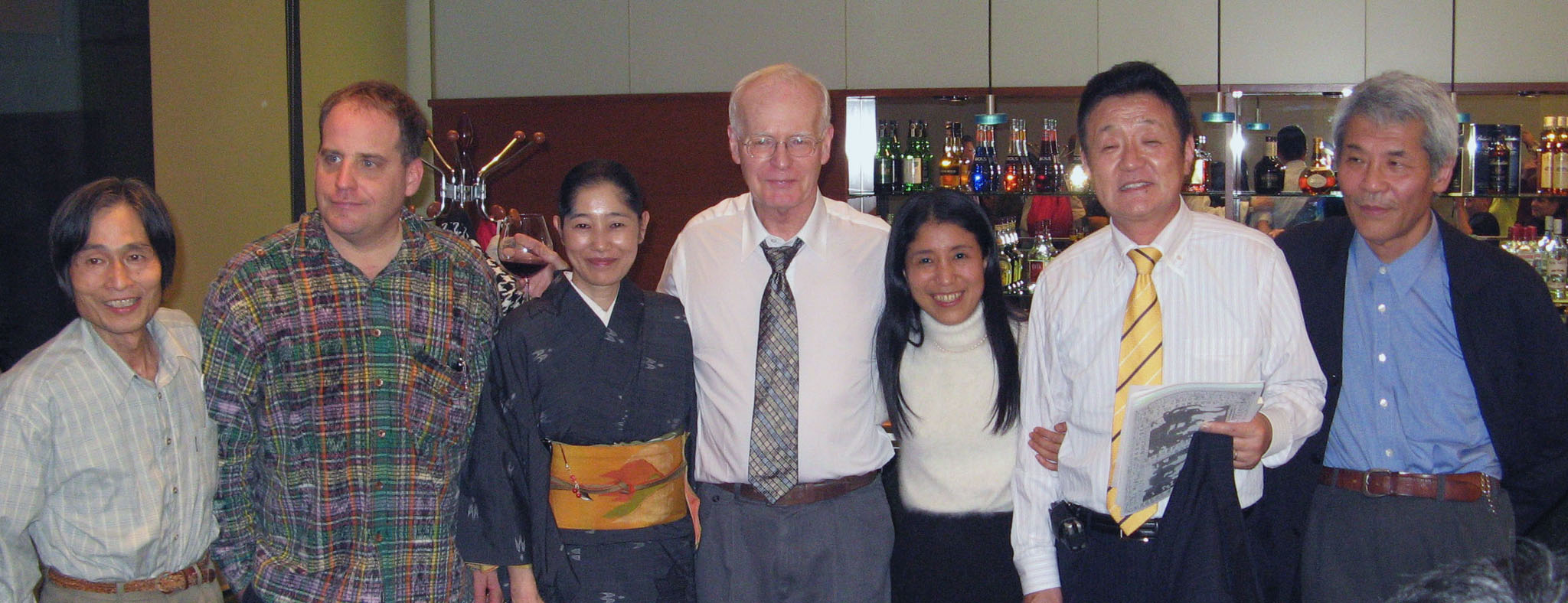 今日の会議の講演者やパネリストたちと一緒に（森田玄、ベンジャミン・フルフォード、藤田夫人、グリフィン博士、きくちゆみ、藤田幸久議員、童子丸開）